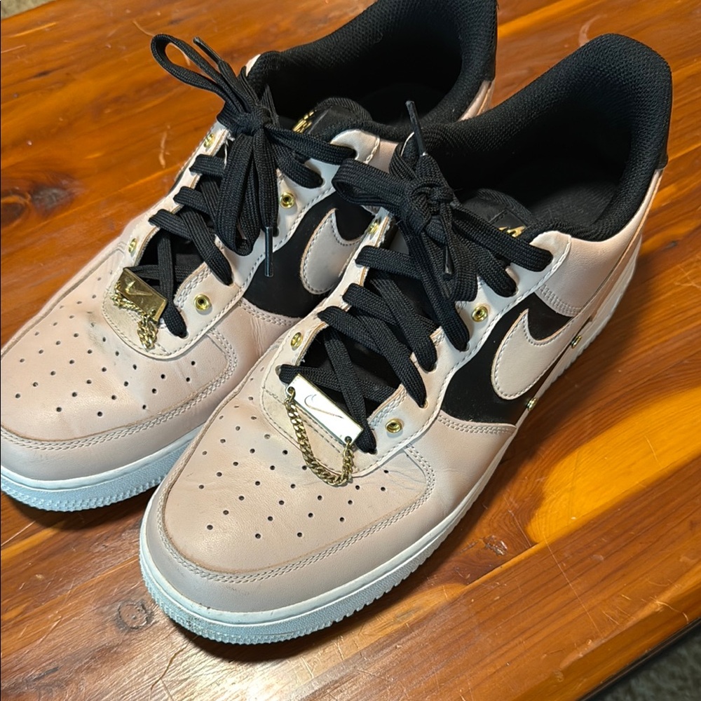 Nike Men's Black and Cream Sneakers